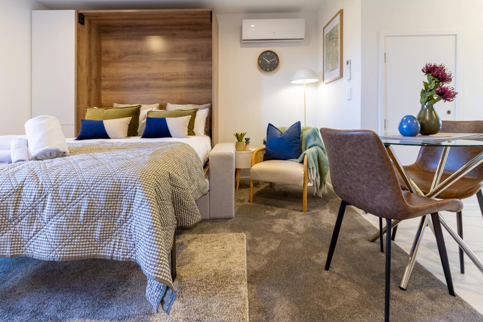 Downtown Comfort: Modern Studio With Backyard Κράισττσερτς Εξωτερικό φωτογραφία