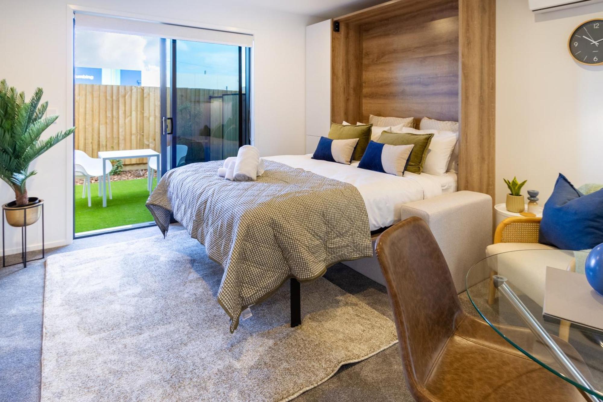 Downtown Comfort: Modern Studio With Backyard Κράισττσερτς Εξωτερικό φωτογραφία