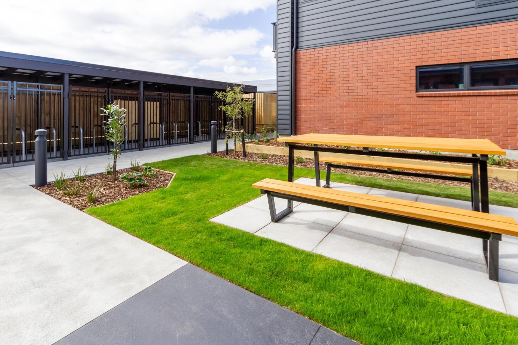 Downtown Comfort: Modern Studio With Backyard Κράισττσερτς Εξωτερικό φωτογραφία