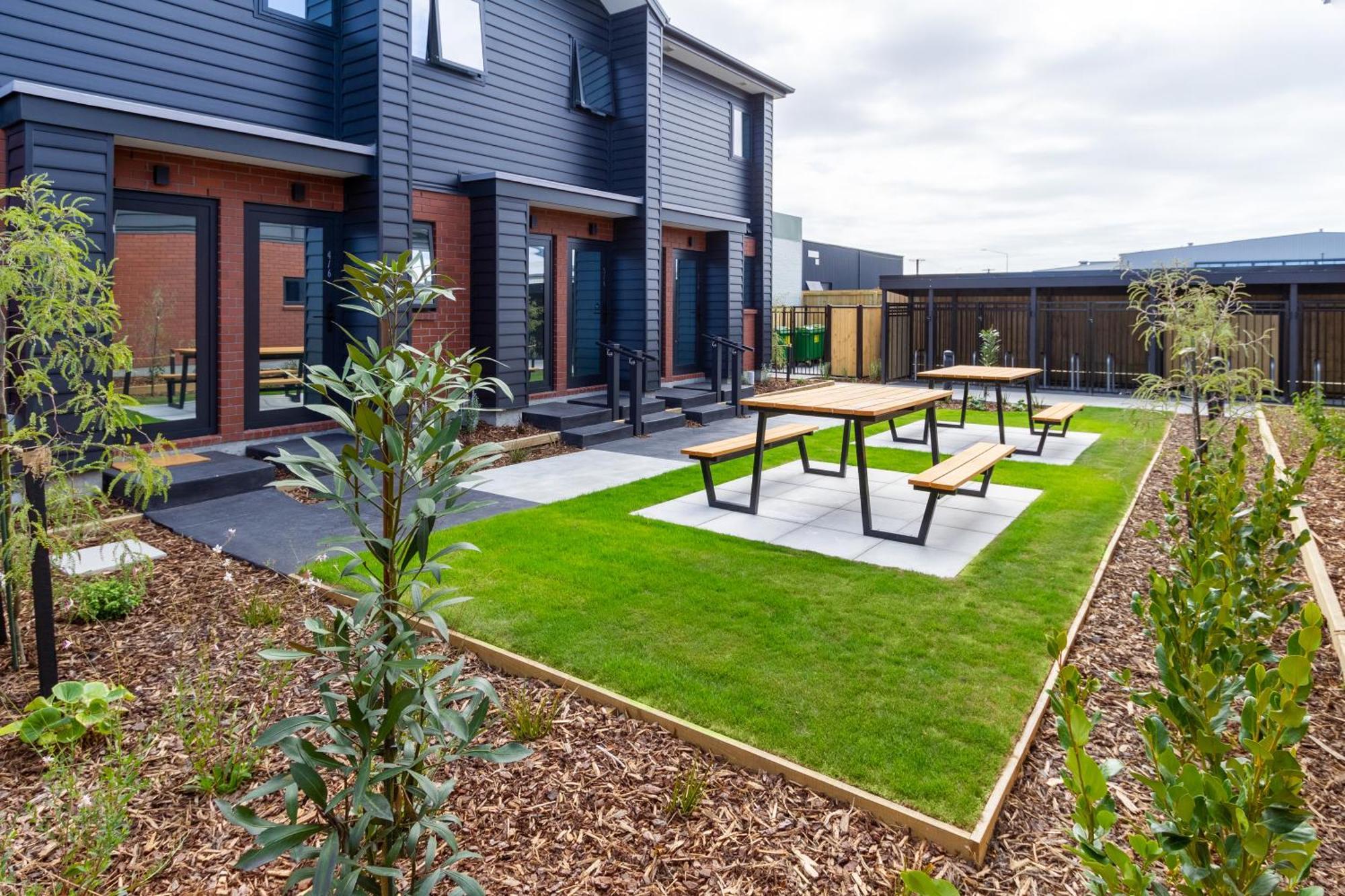 Downtown Comfort: Modern Studio With Backyard Κράισττσερτς Εξωτερικό φωτογραφία